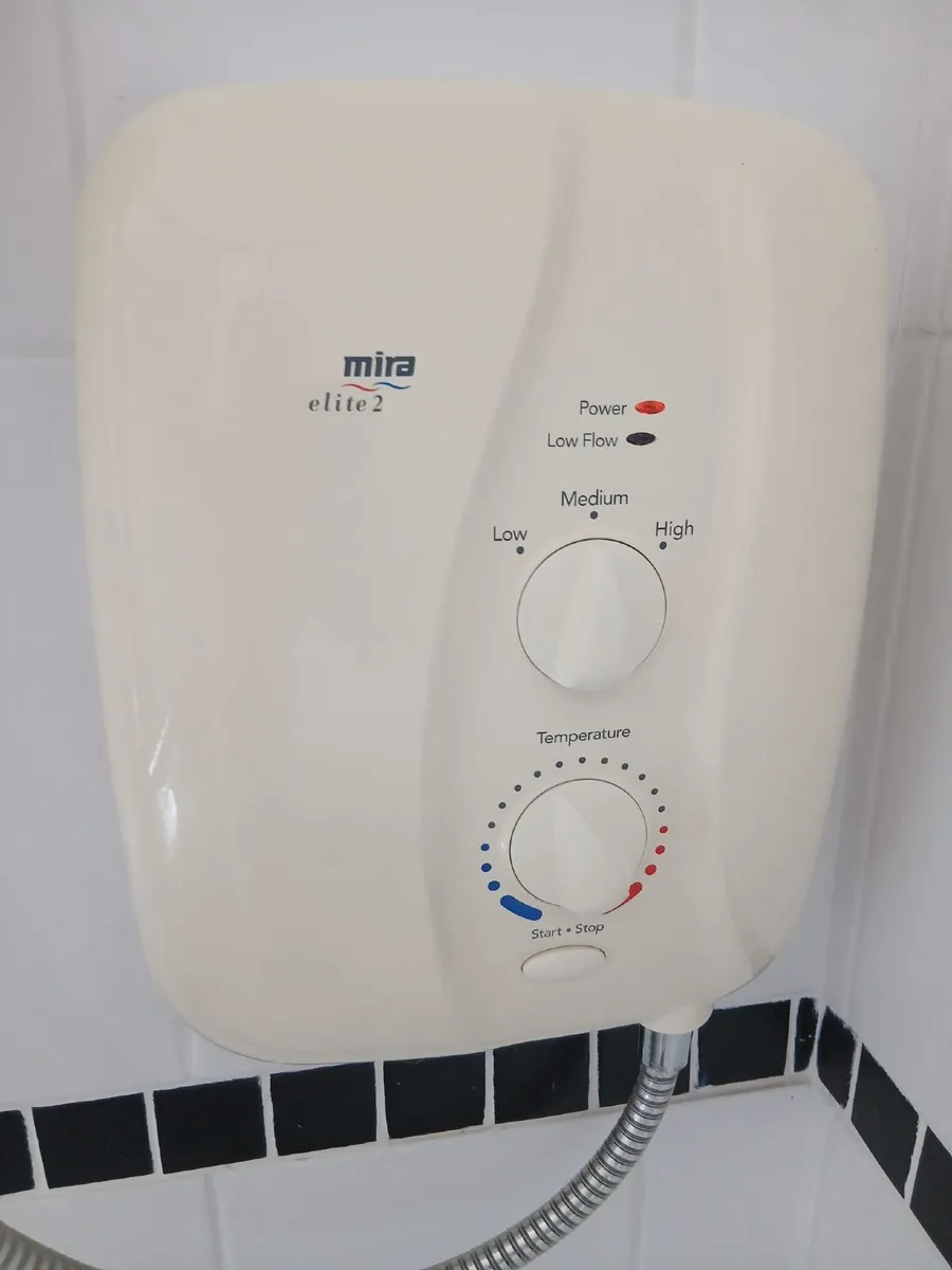 Bathroom suite - Image 3