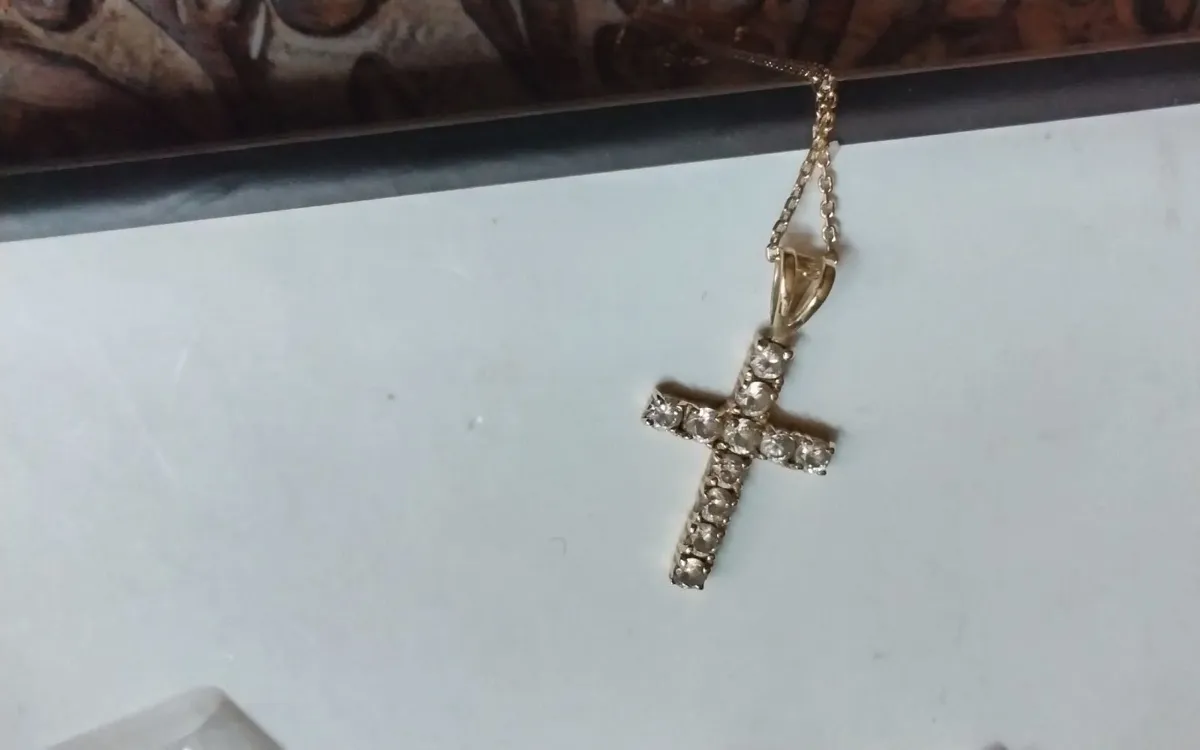 9ct gold white topaz cross pendant 18" - Image 4