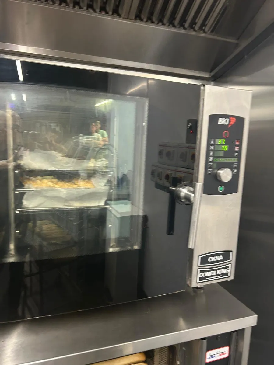 Oven and fryer - Image 1