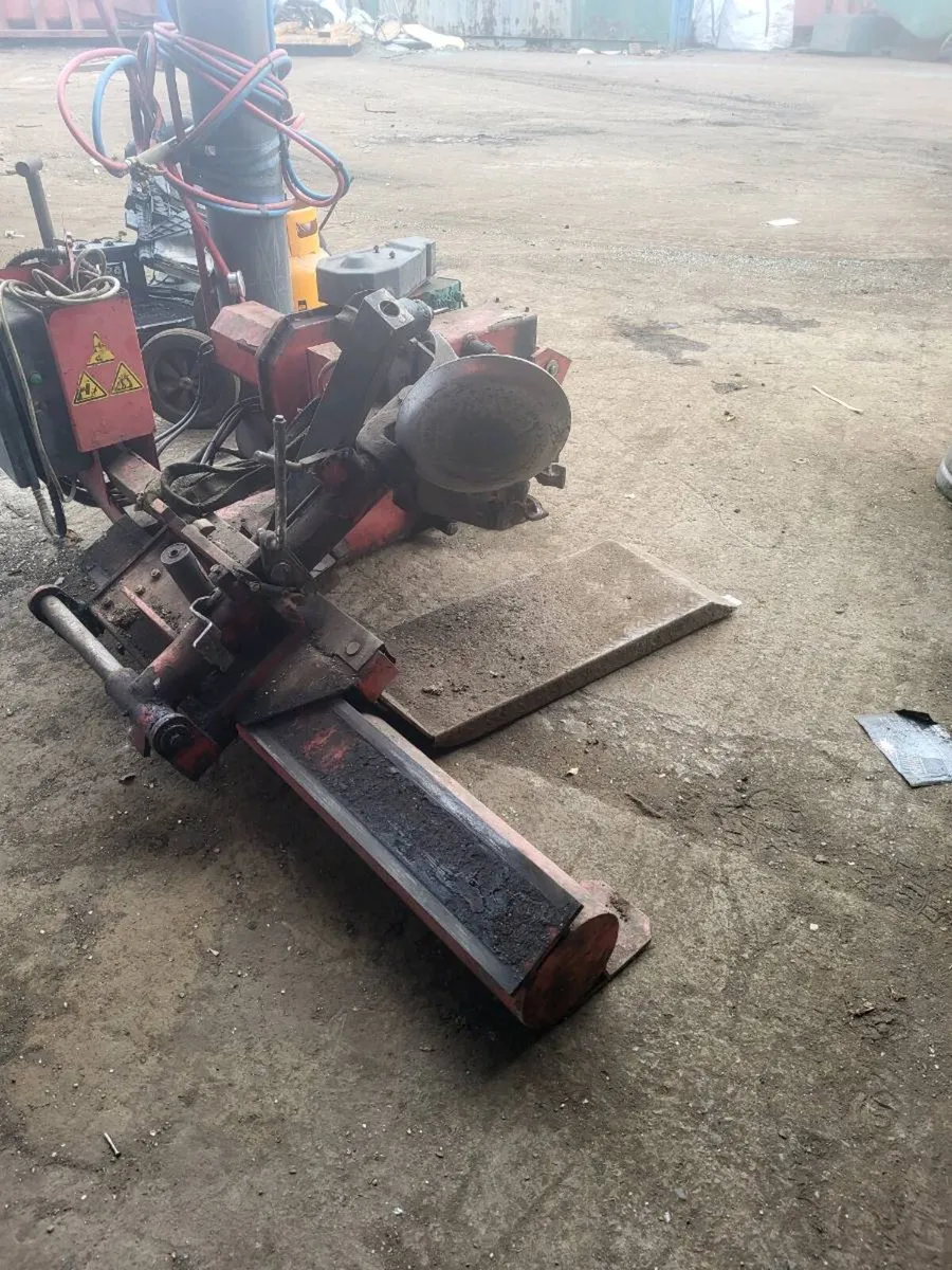 Tyre machine - Image 1