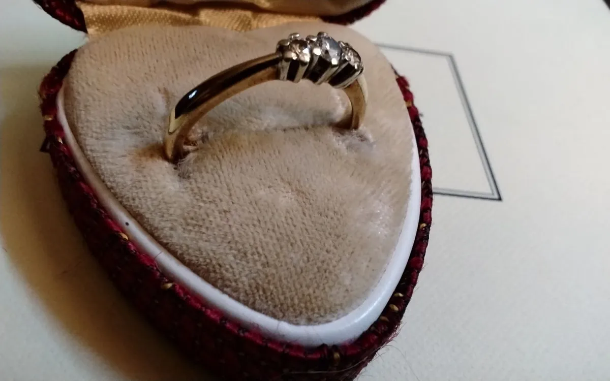 9ct yellow gold & platinum diamond trilogy ring 0 - Image 3