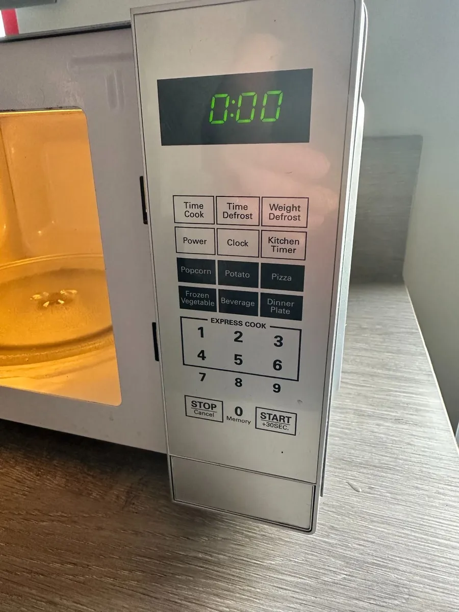 Dimplex Digital Microwave 20L 800W Silver - Image 2