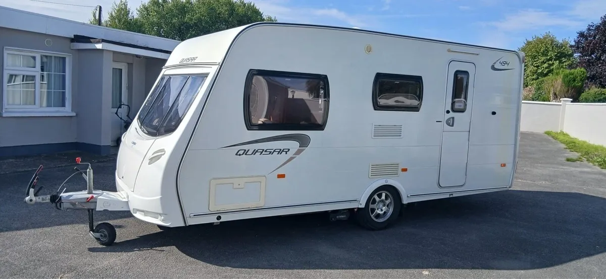 PRISTINE 4 BERTH LUNAR QUASAR TOURING CARAVAN. - Image 2