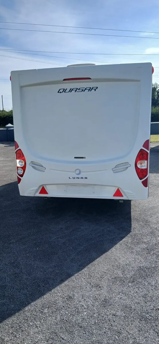 PRISTINE 4 BERTH LUNAR QUASAR TOURING CARAVAN. - Image 4