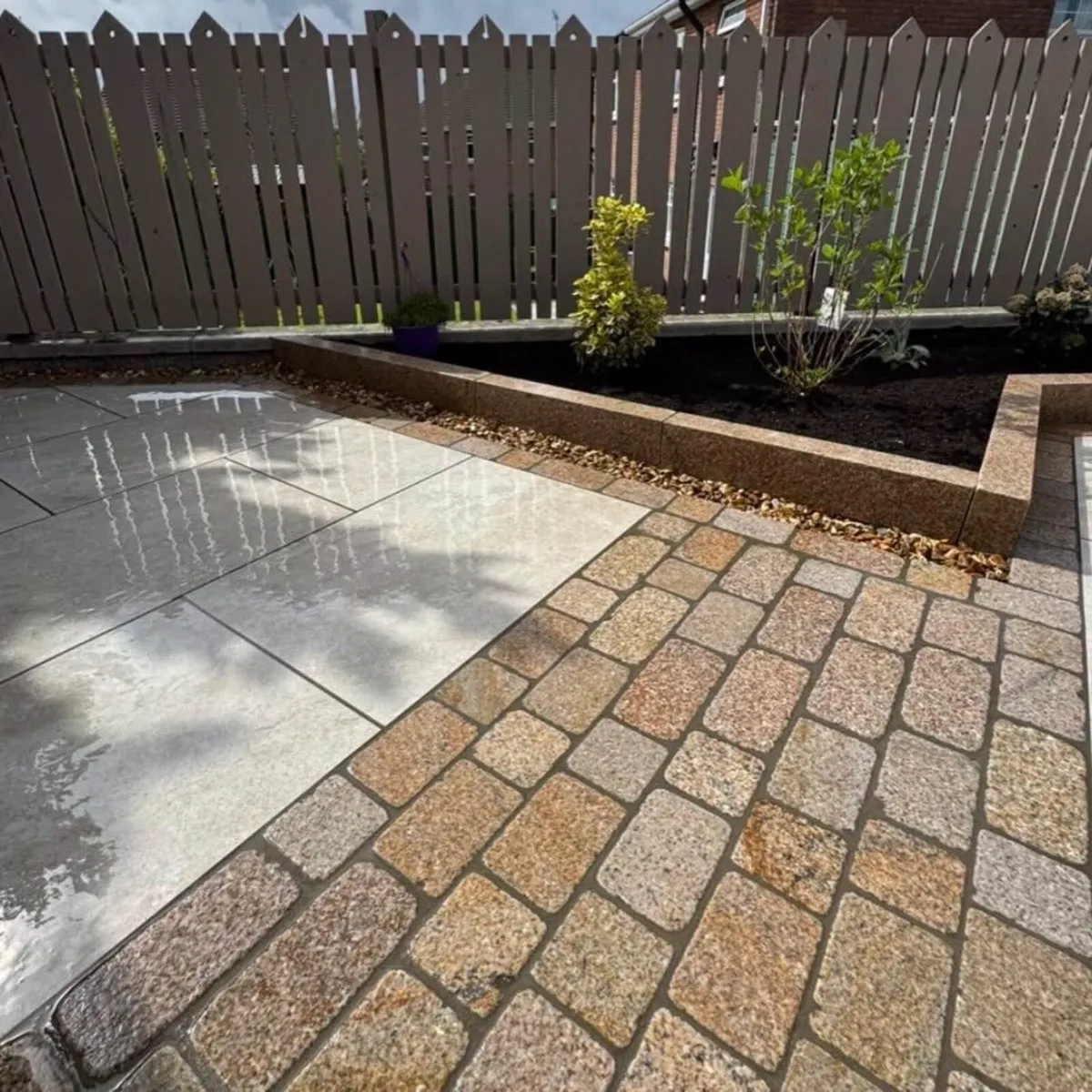 Gold granite mixed size cobbles - Image 2
