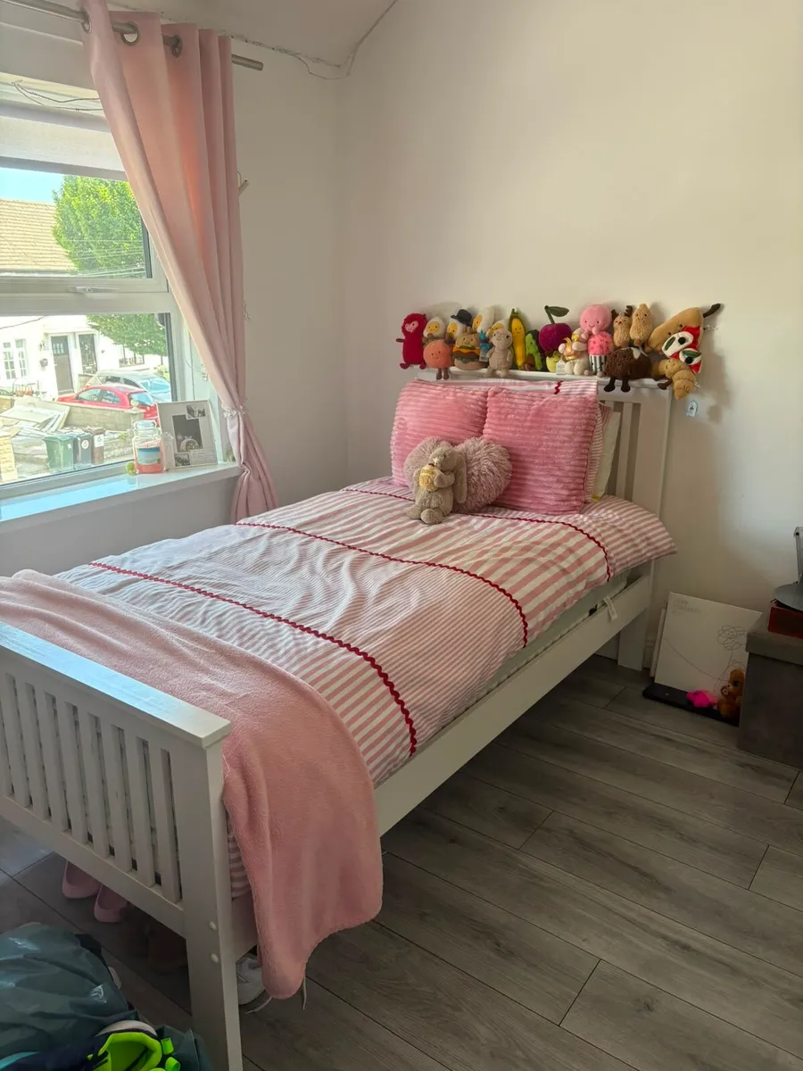 Single bed with mattress