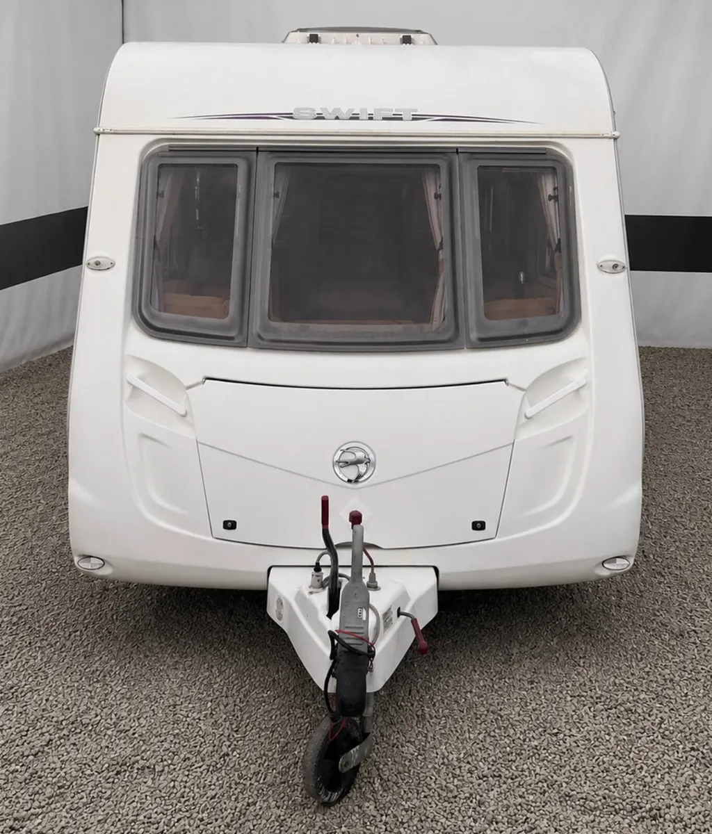 SWIFT CHALLENGER 540 – 4 BERTH LUXURY TOURING - Image 3