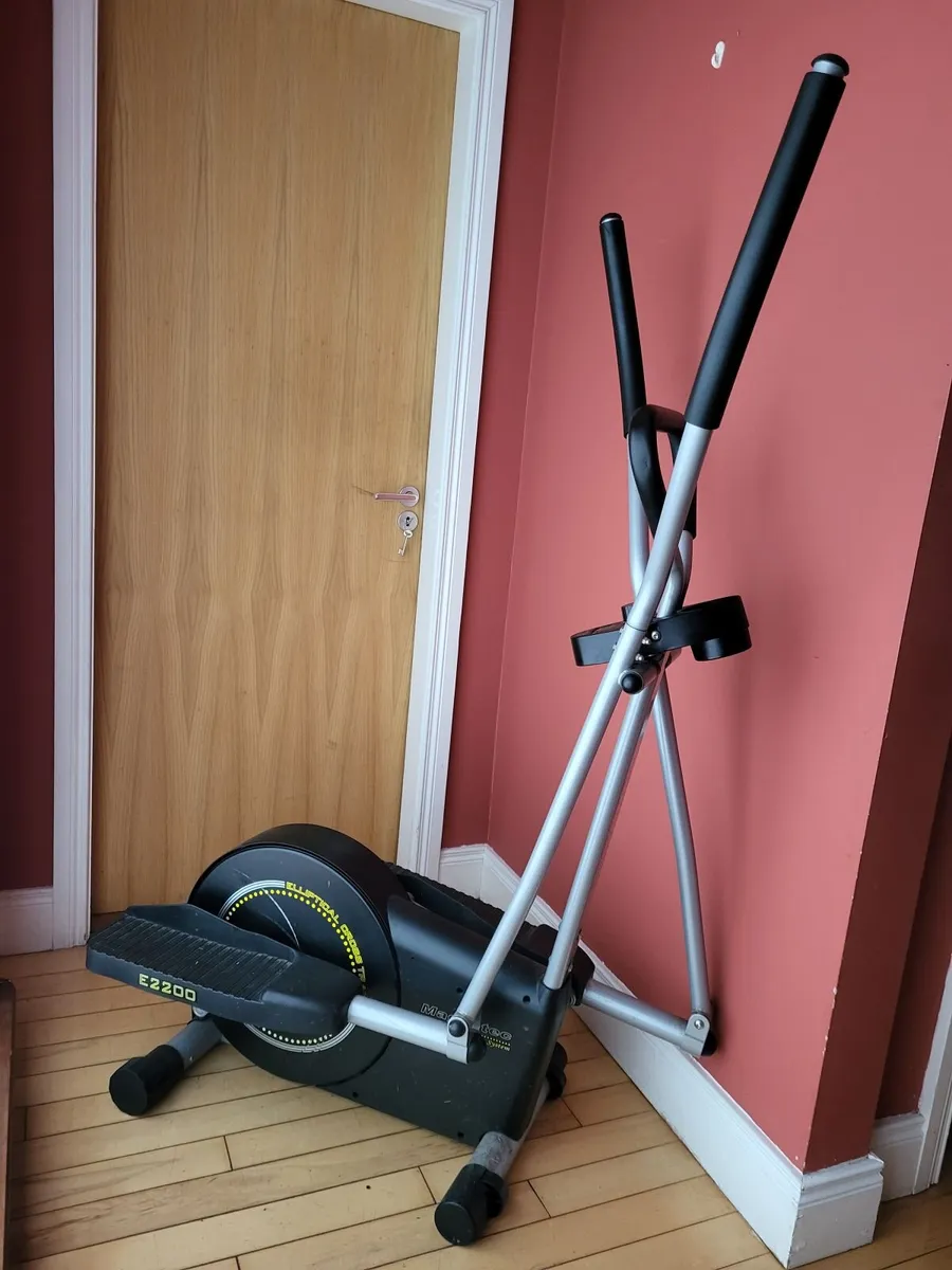 Cross trainer
