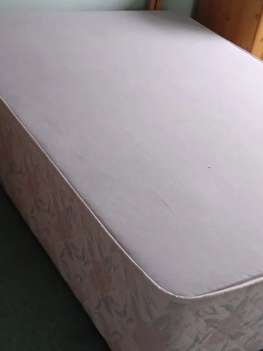 Double bed - Image 1