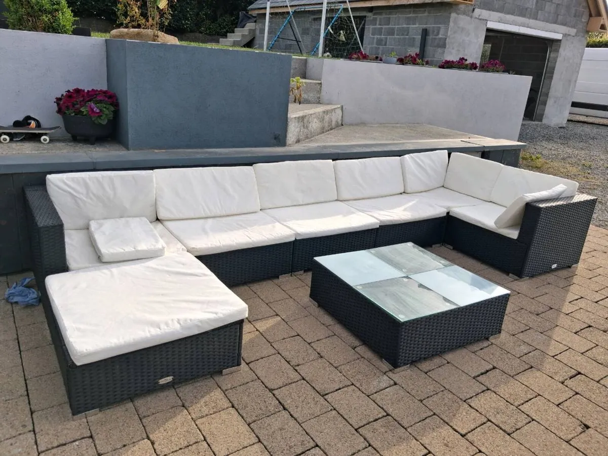 Rattan garden furniture - Image 1