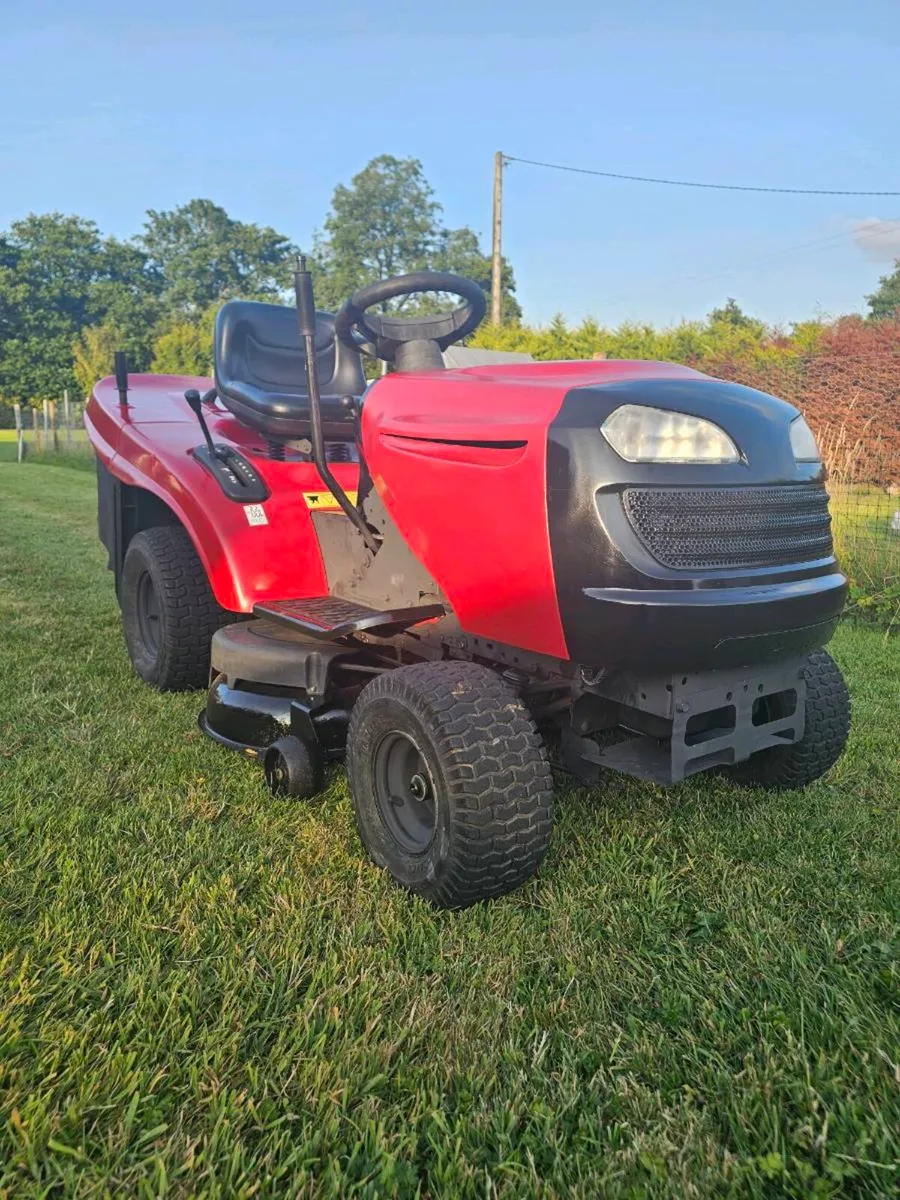 Ride on lawnmower - Image 1