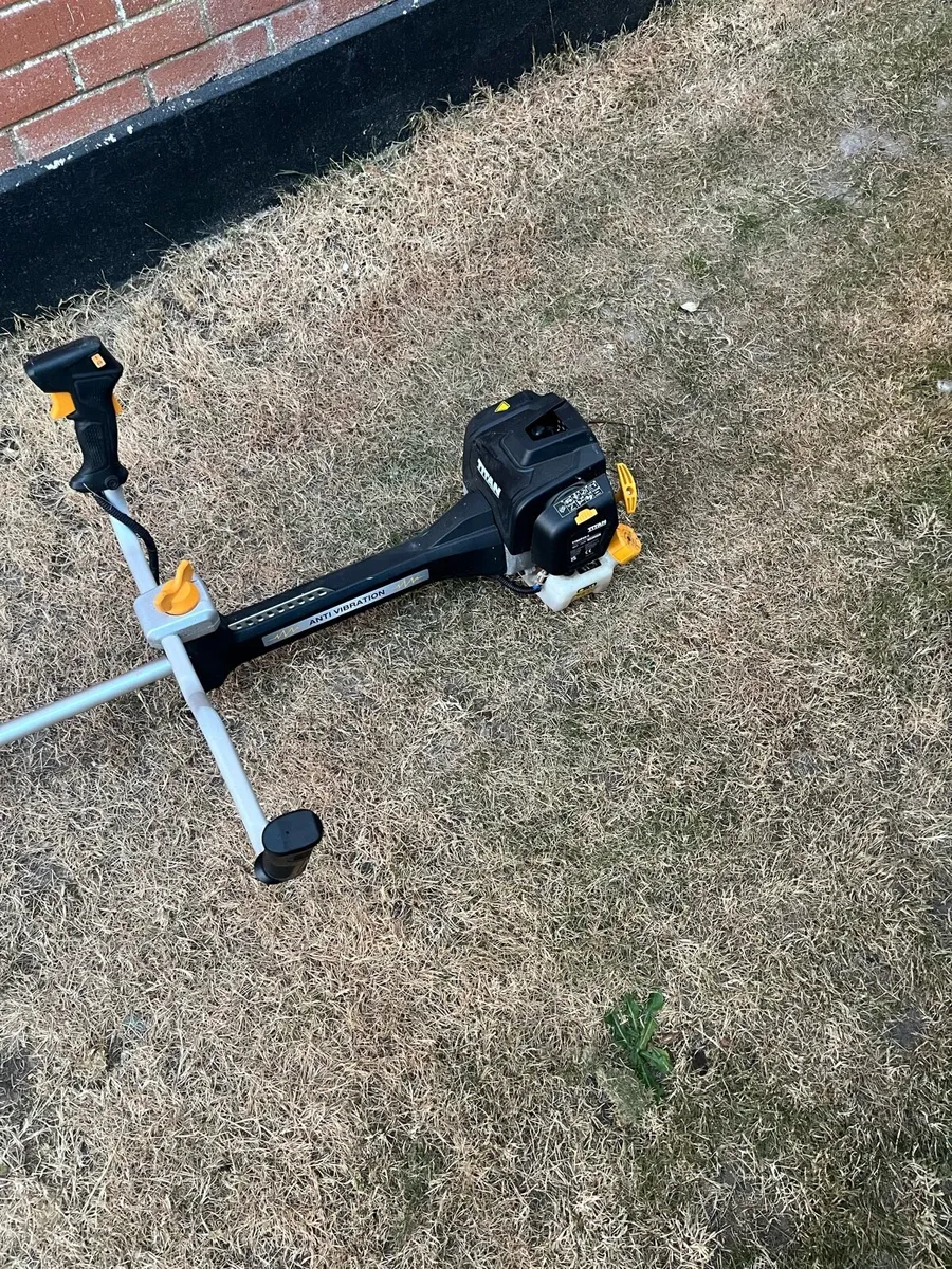 Titan Heavy Duty Professional Strimmer - Image 2