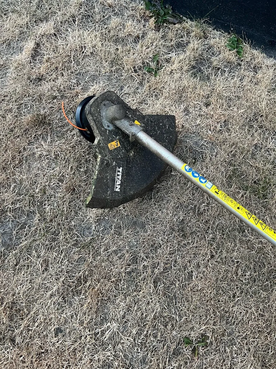 Titan Heavy Duty Professional Strimmer - Image 3