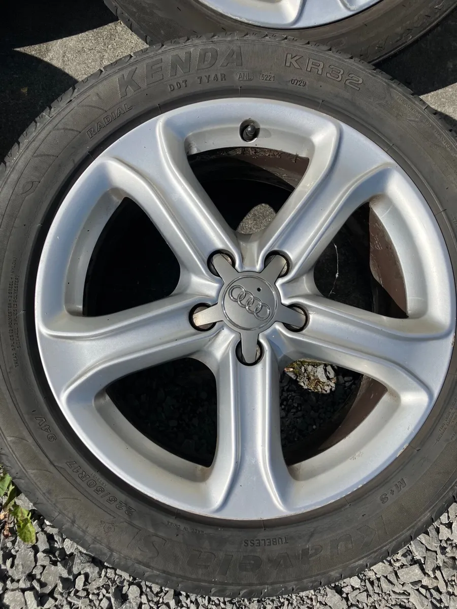 Audi A4 17” 5 Spoke Alloy Wheels - Image 3