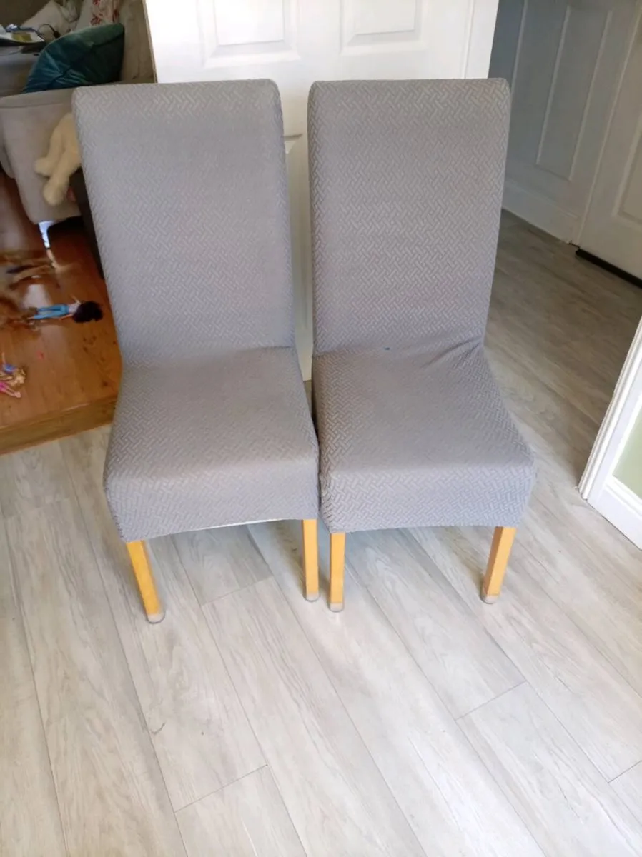 6 cream dining chairs with grey covers - Image 1