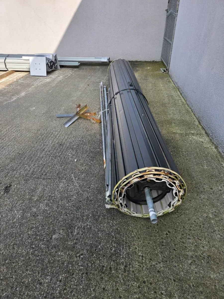 Garage roller door - Image 1