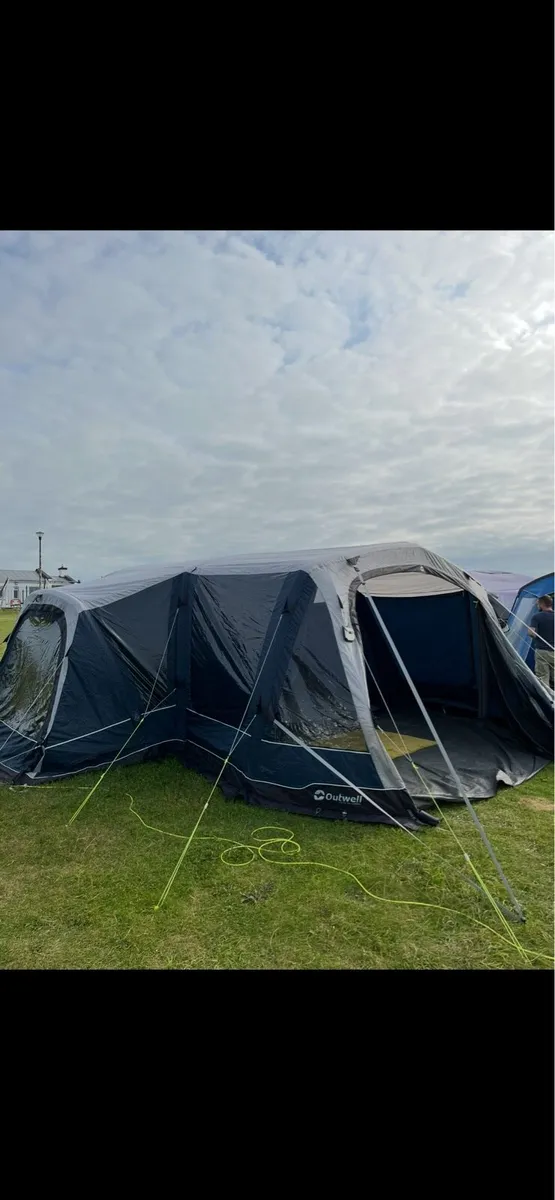 Tent - Image 2