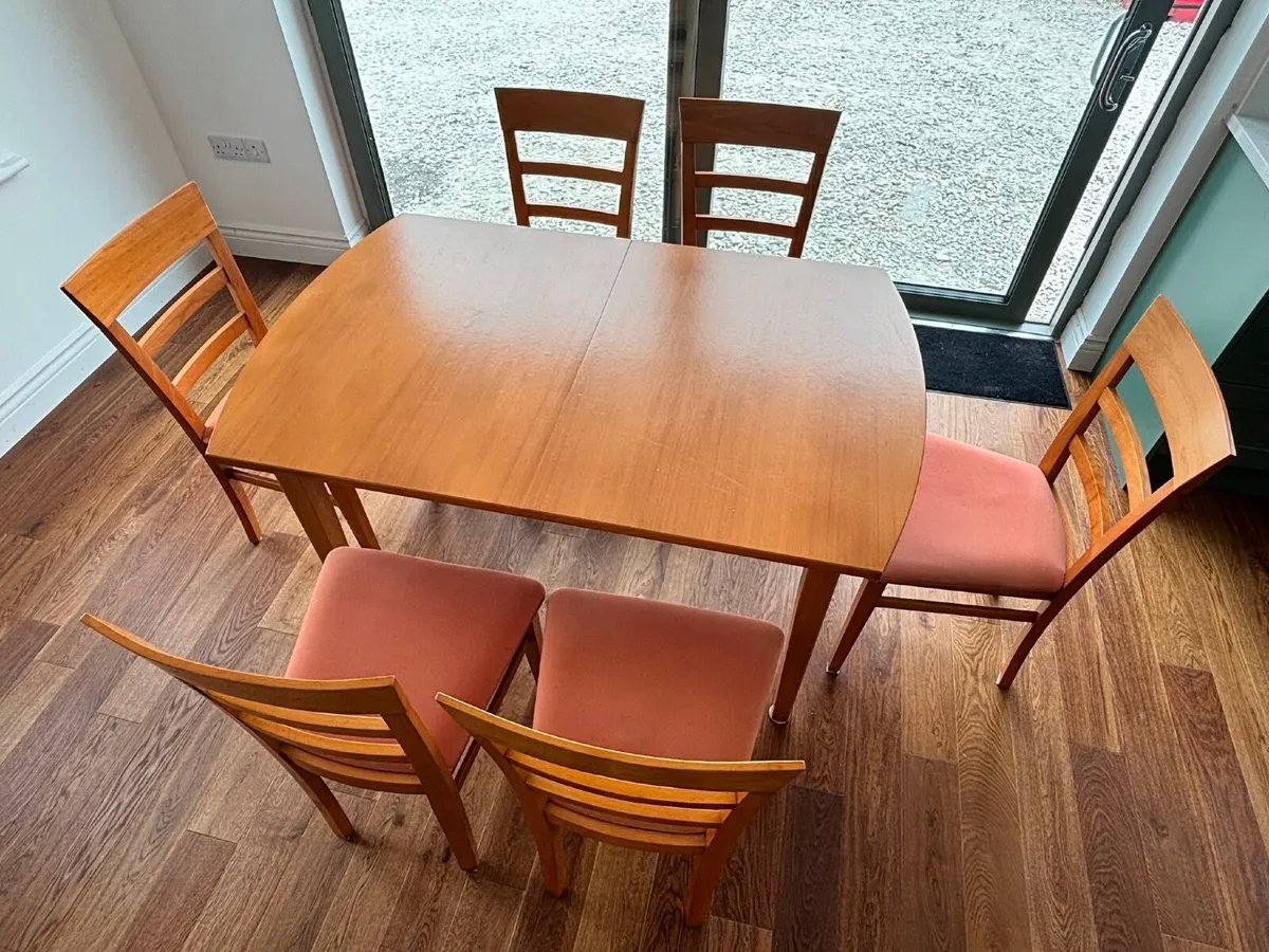 Kitchen table - Image 1