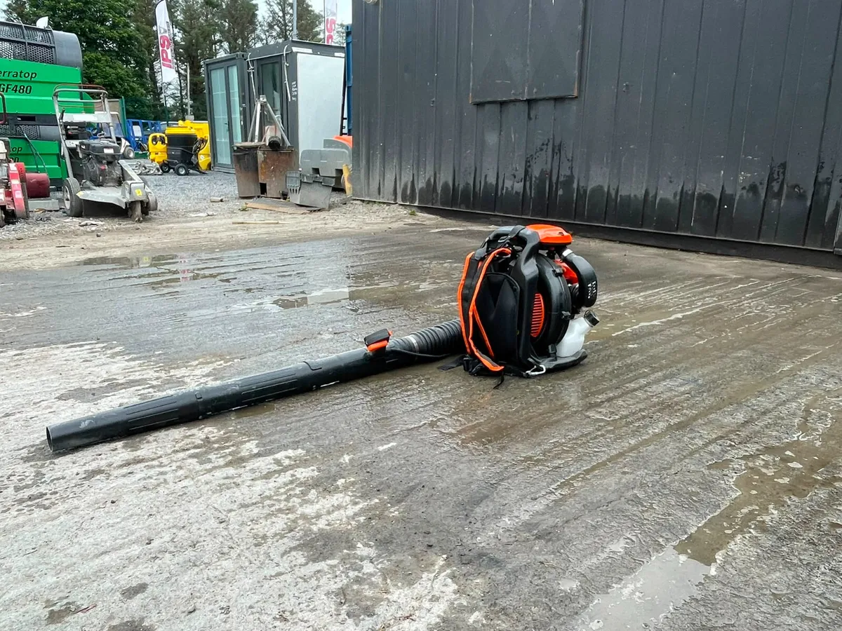 BOSS Petrol Backpack Leaf Blower - Image 3