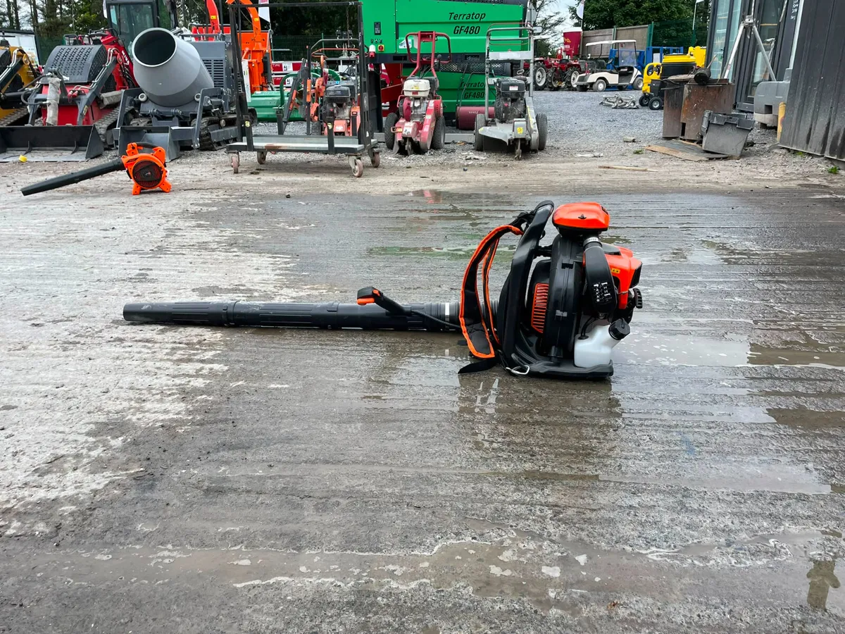 BOSS Petrol Backpack Leaf Blower - Image 4