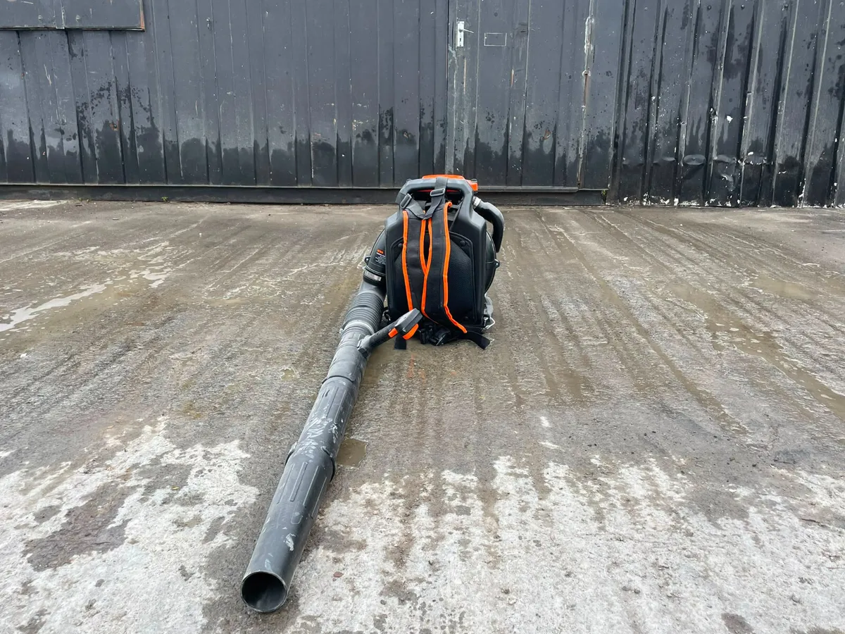 BOSS Petrol Backpack Leaf Blower - Image 2