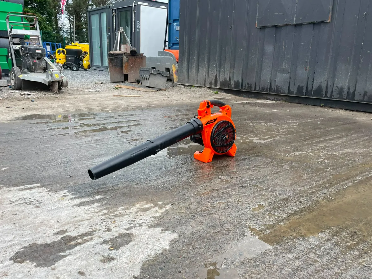 BOSS Petrol Handheld Leaf Blower - Image 3