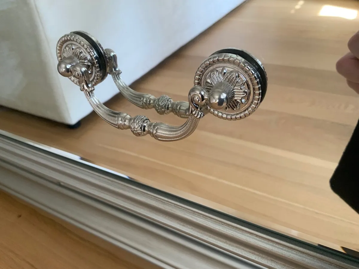Large mirrored chest of drawers - Image 3