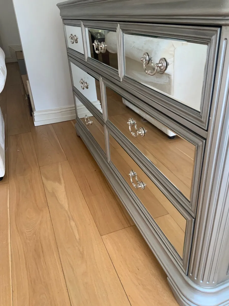 Large mirrored chest of drawers - Image 4