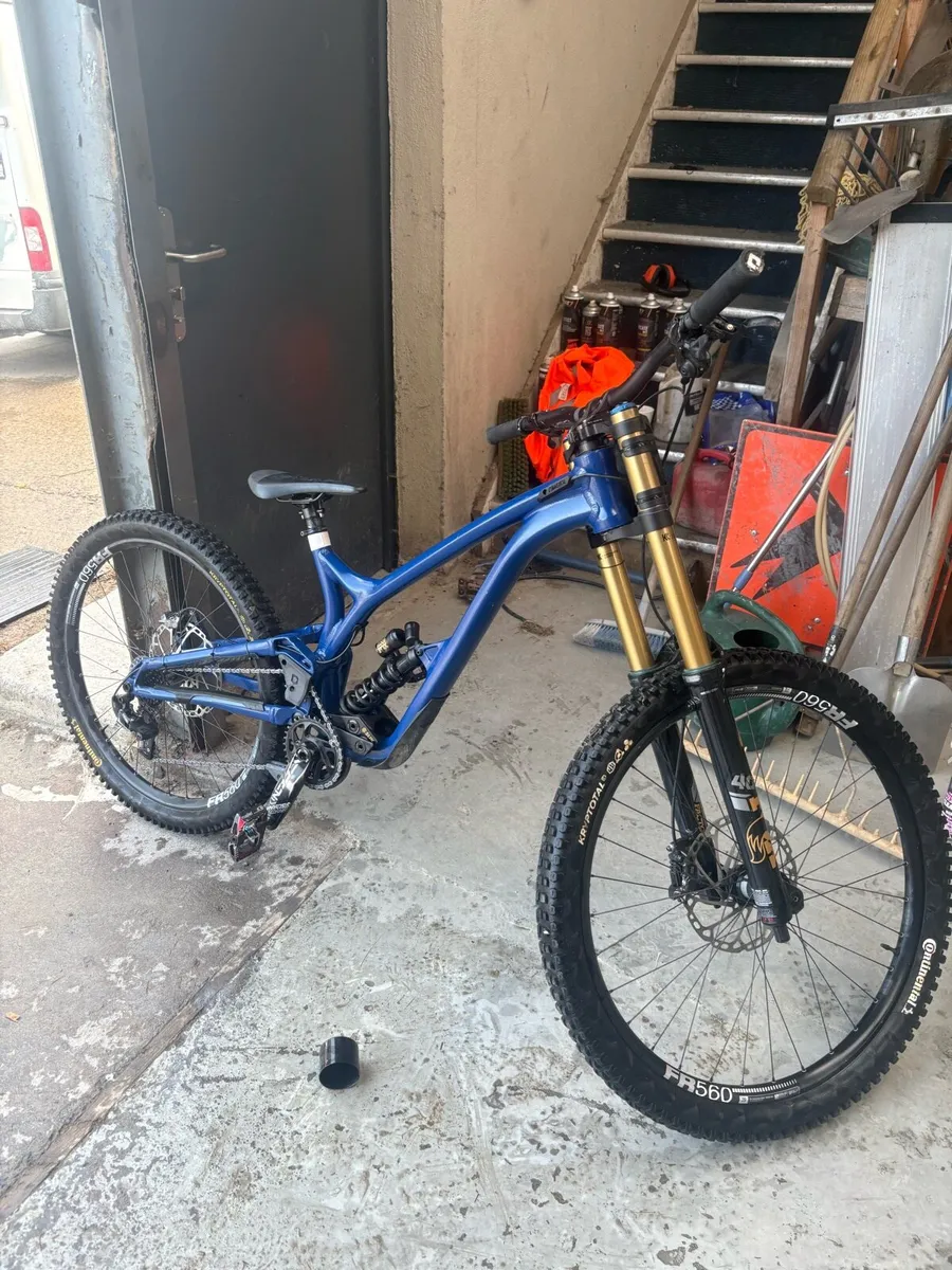 Downhill mountain bike - Image 1
