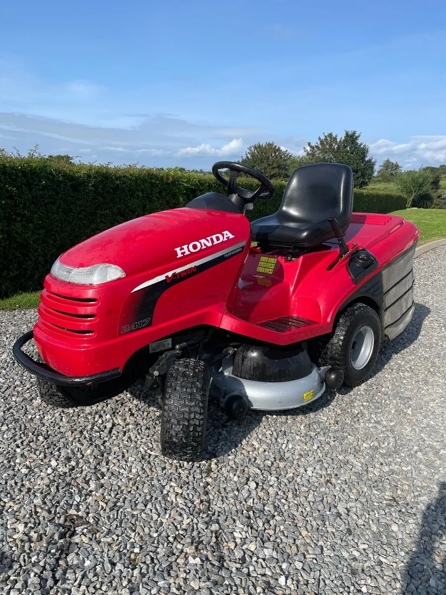 Honda 2417 lawnmower 2011 - Image 1