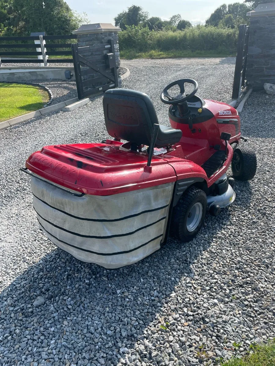 Honda 2417 lawnmower 2011 - Image 3