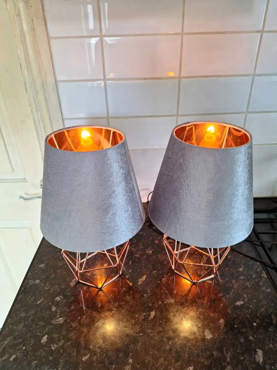 Beautiful pair of modern gold table lamps - Image 3