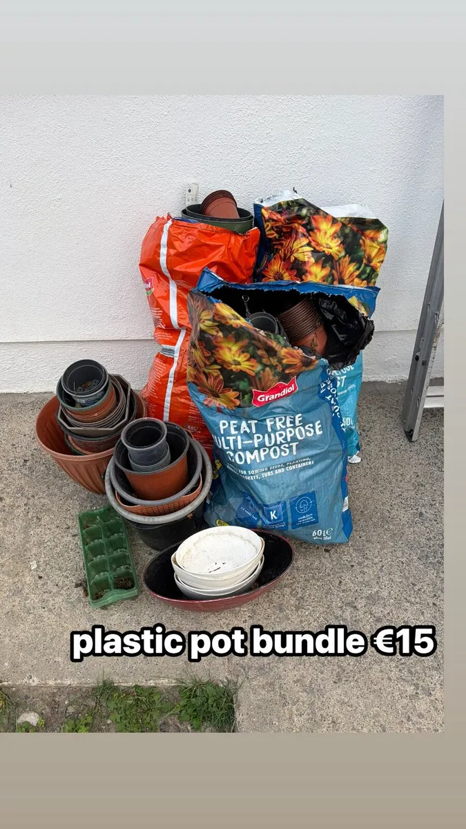 plastic pots for sale - Image 1