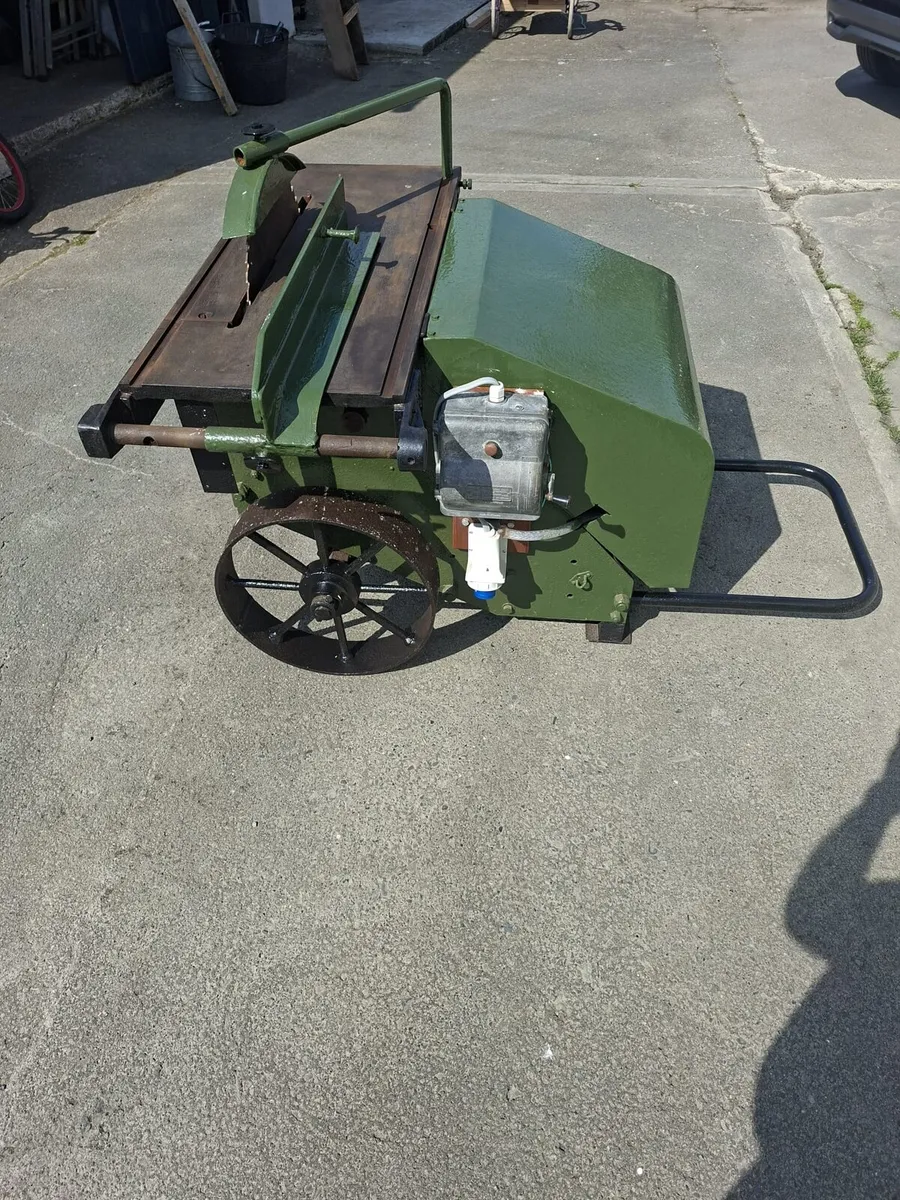 Old portable table saw - Image 1