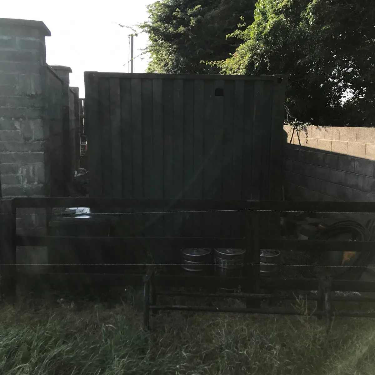 Shipping container - Image 1