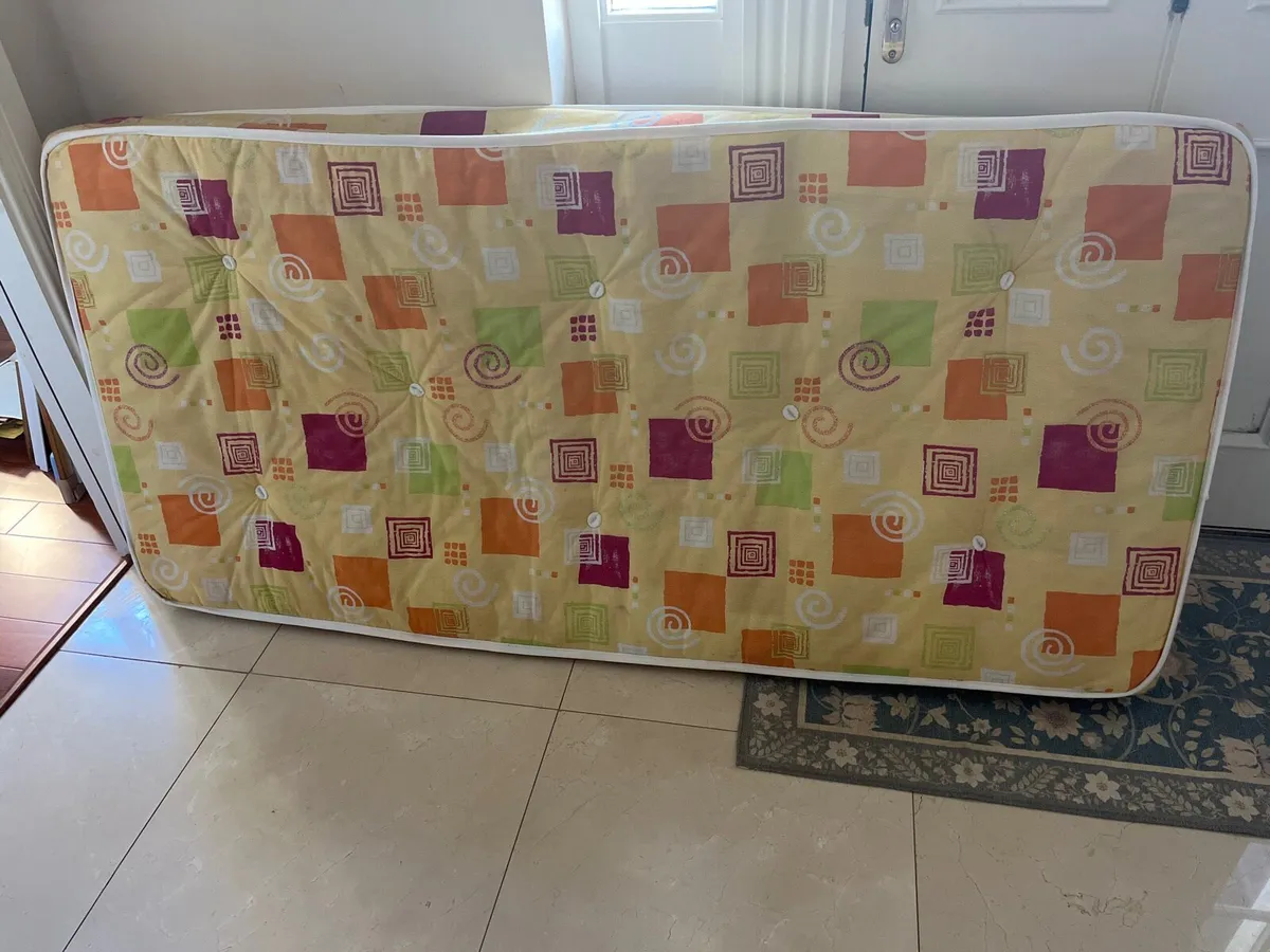 Single bed mattress
