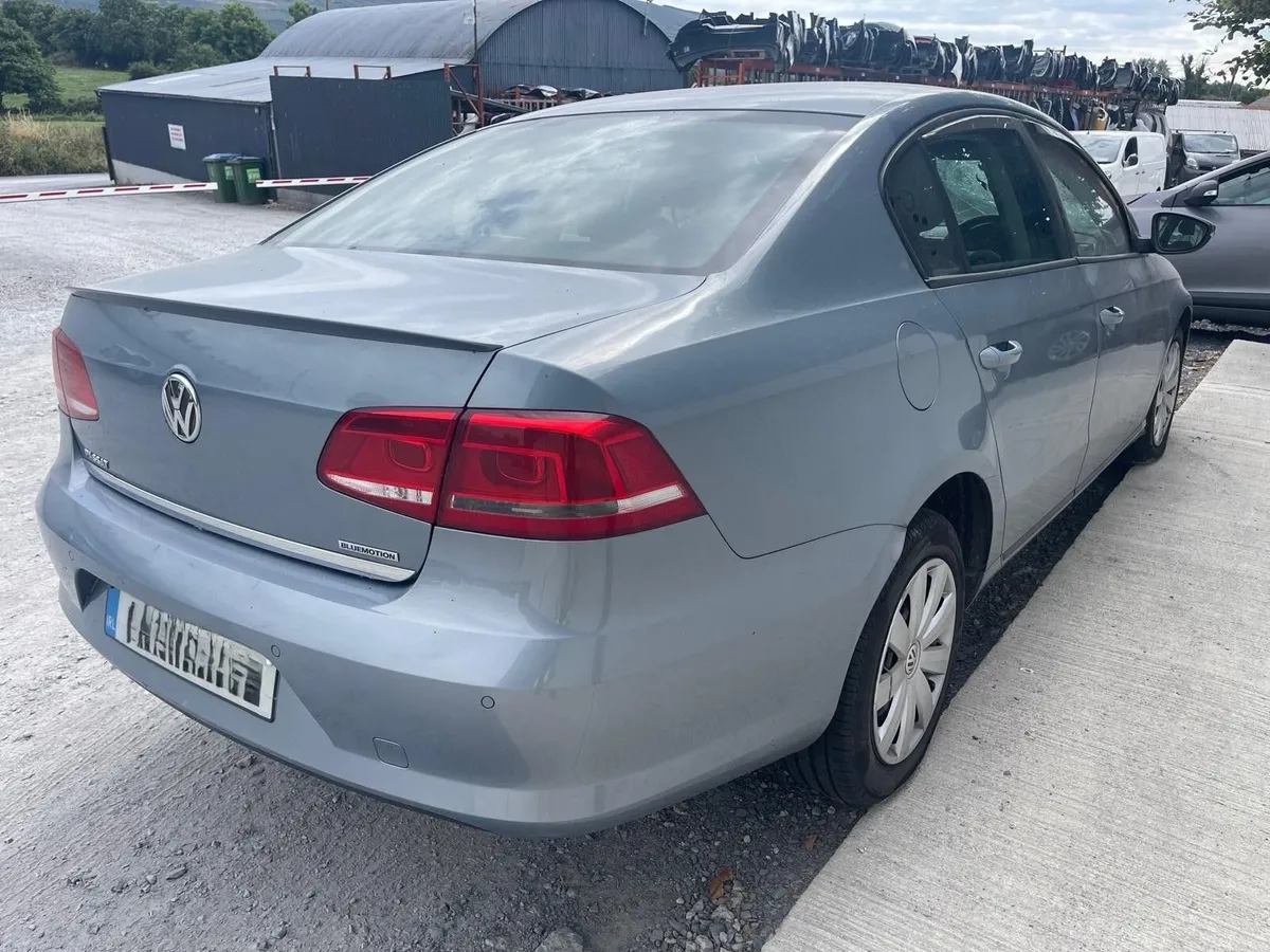 2014 VW Passat 1.6 TDI Bluemotion CAT C - Image 4