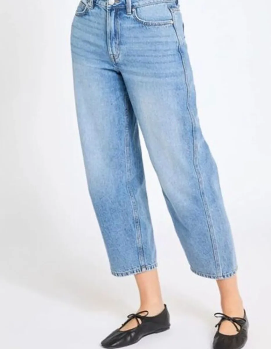 NEW Blue High Rise Barrel Jeans: Size 8