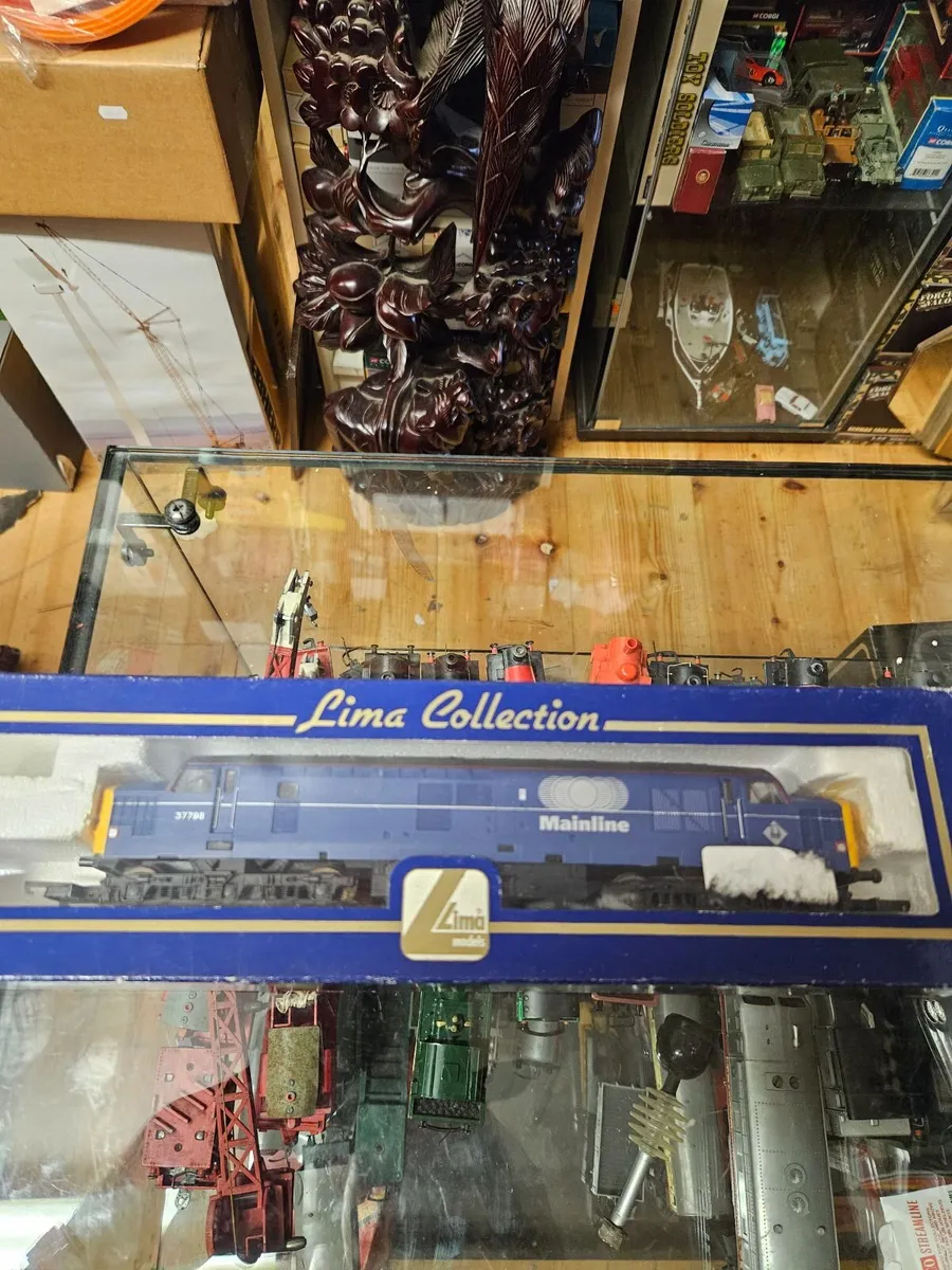 Hornby Lima OO Gauge Class 37 Diesel Engine - Image 2