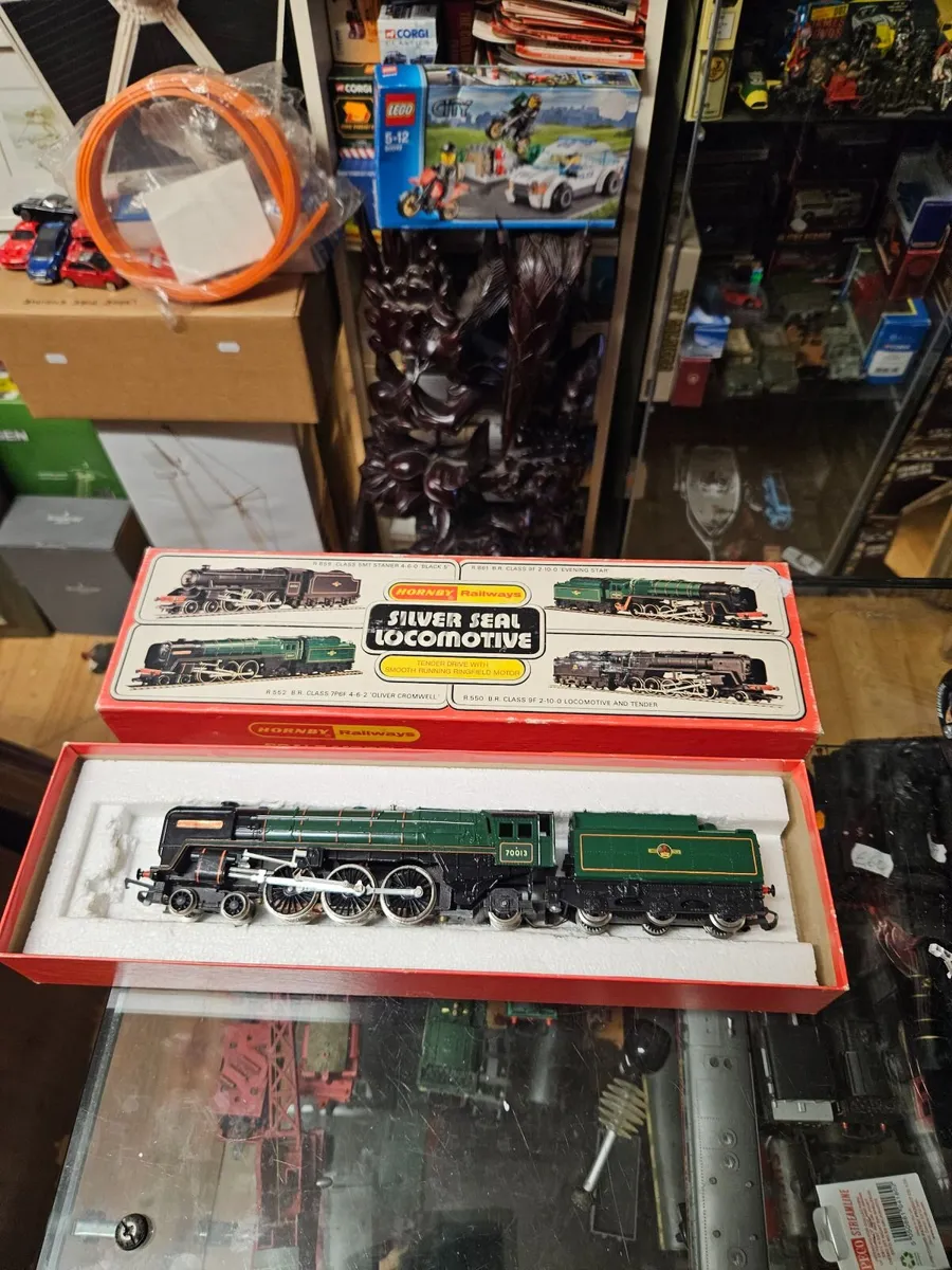 Hornby Triang OO Gauge Oliver Cromwell Steam Engin - Image 1