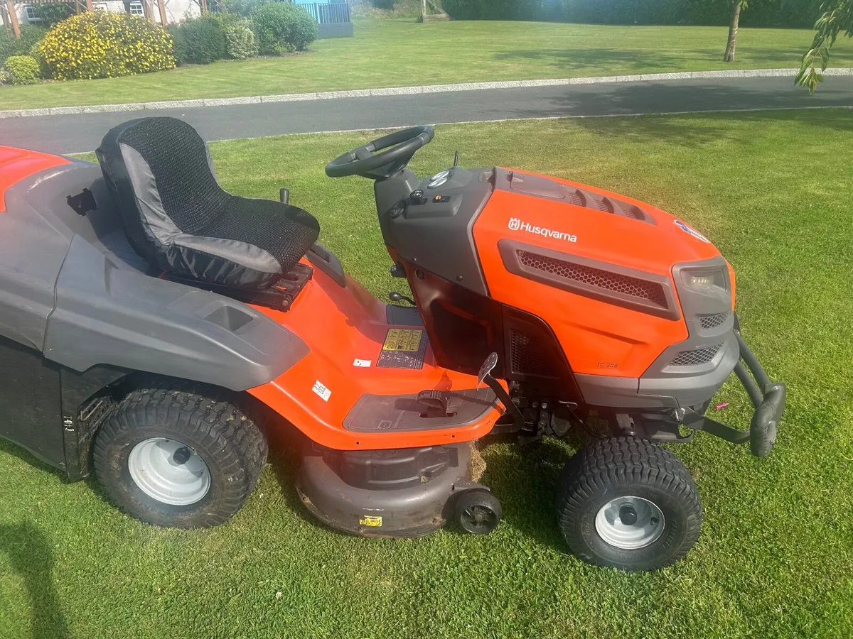 Husqvarna TC338 Ride on  Lawn Tractor - Image 4