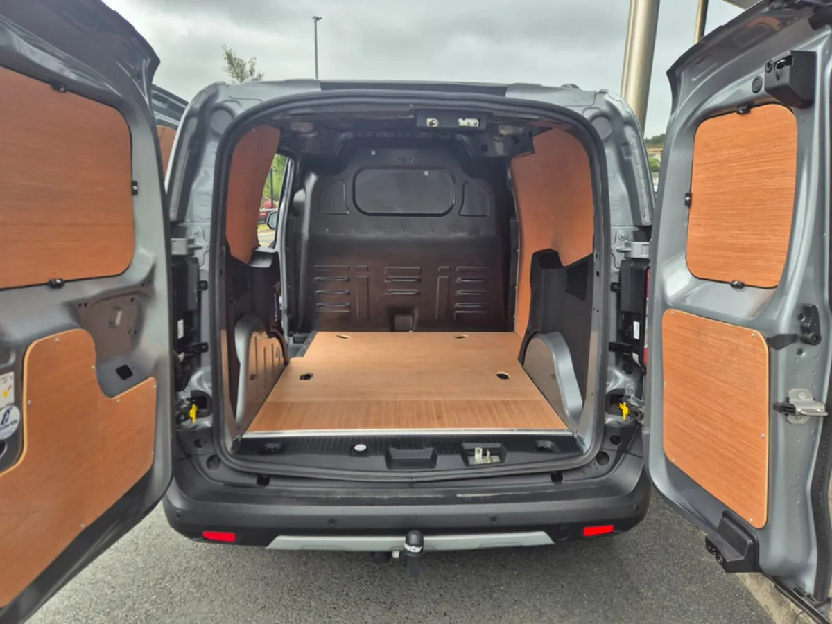 Ford Transit Courier ACTIVE 1.5L 100PS - NO VAT - Image 4
