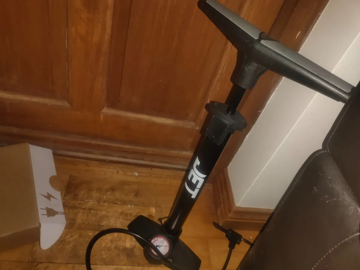 Pure Escape Pro+ U-Lock+Helmet+Pump - Image 2