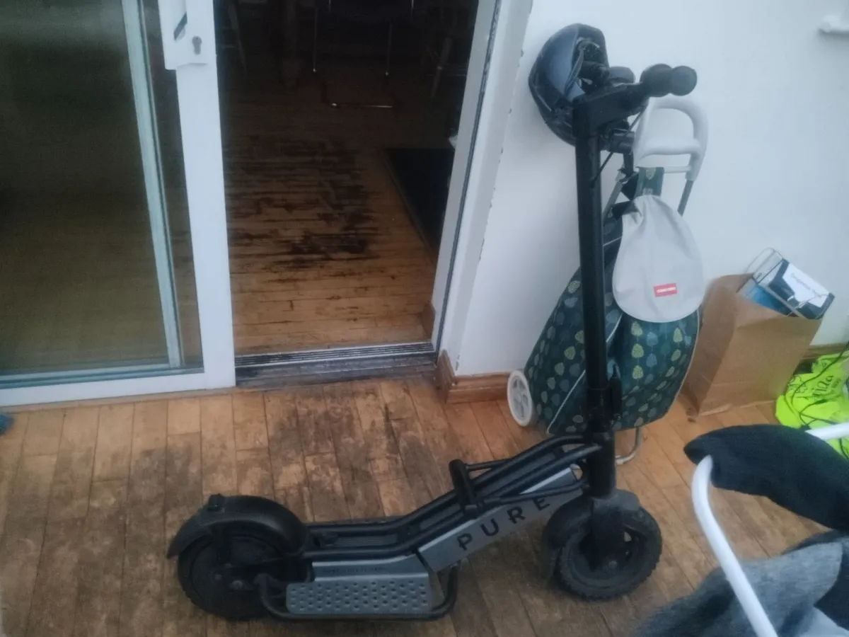 Pure Escape Pro+ U-Lock+Helmet+Pump - Image 1