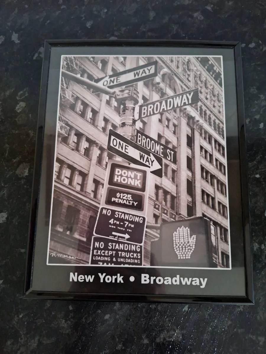 Four small framed prints of New York see size - Image 2