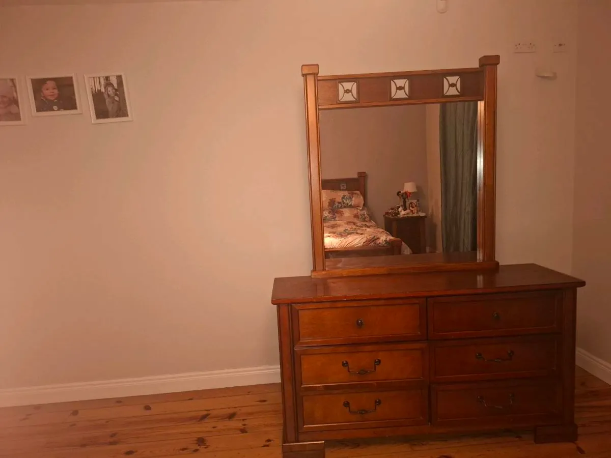 6 drawer dresser with mirror  mahogany in colour - Image 3