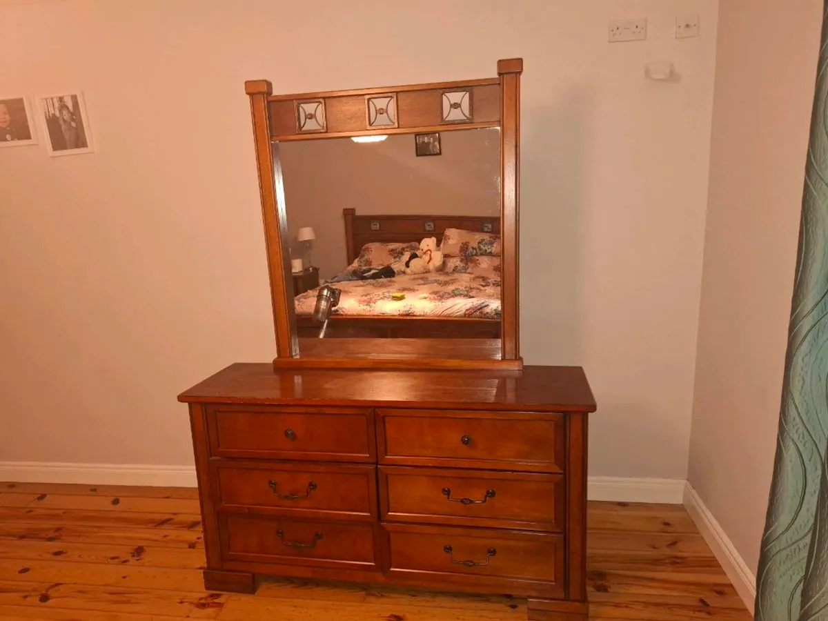 6 drawer dresser with mirror  mahogany in colour - Image 4