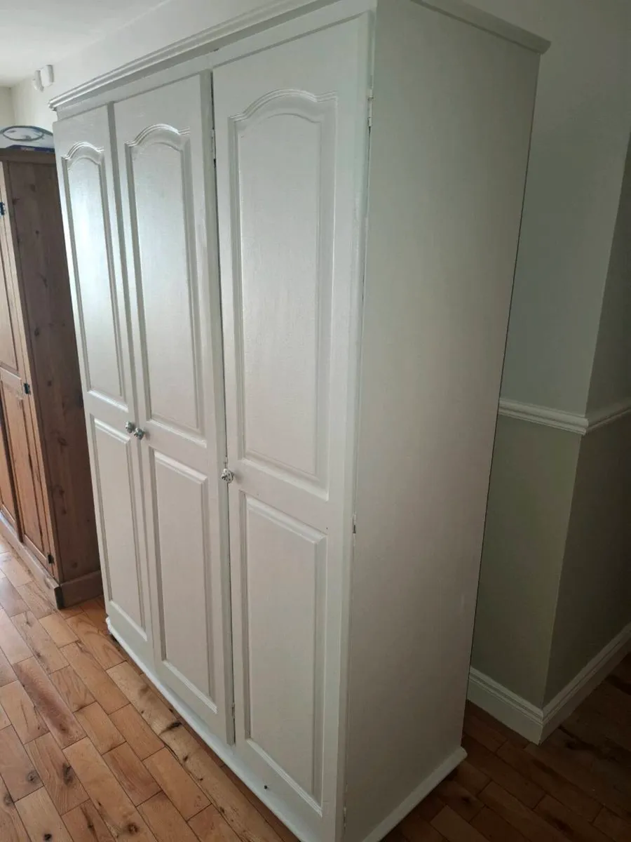 Stand alone wardrobe - Image 1