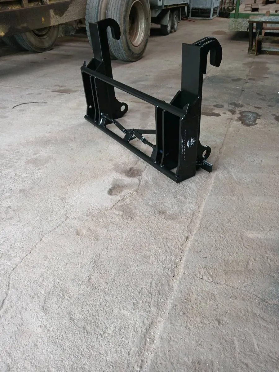 Pinnacle Fabrication Loader Adaptor - Image 2