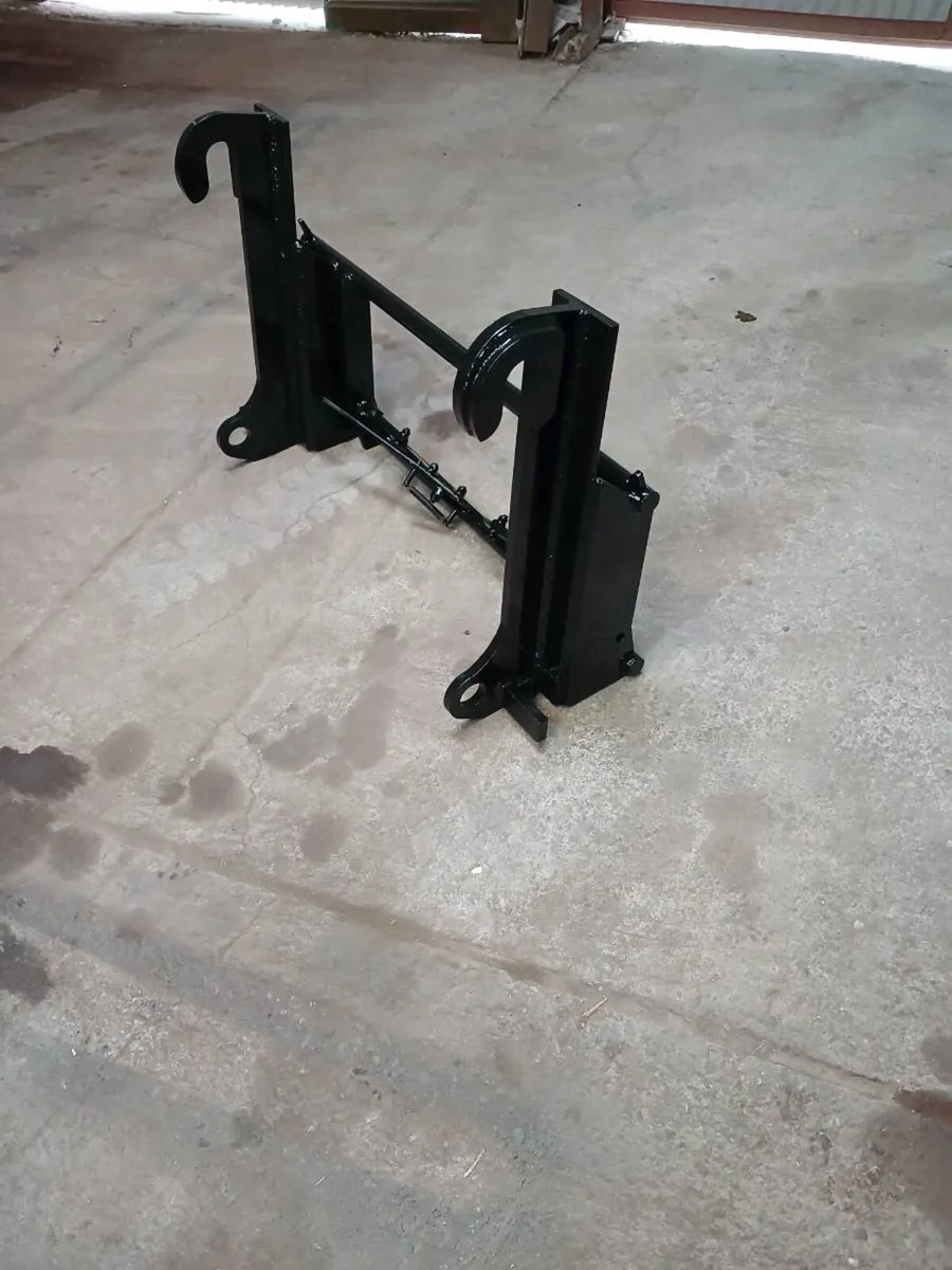 Pinnacle Fabrication Loader Adaptor - Image 3